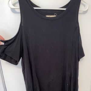 hollister cut out shoulder t-shirt